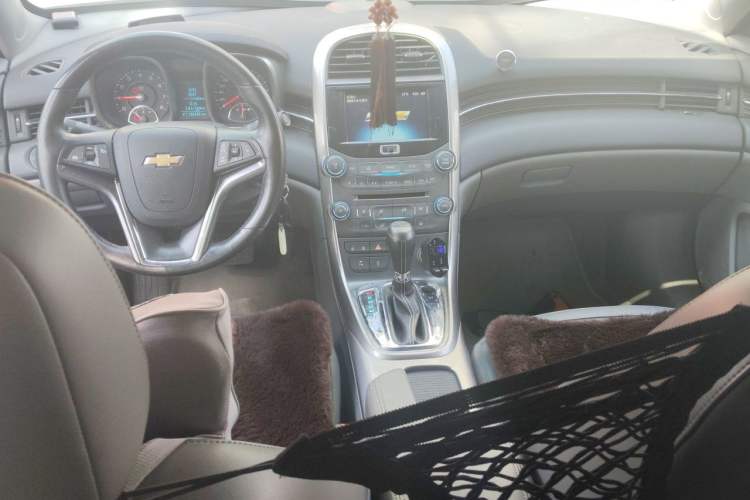 Used Chevrolet Malibu 2013 2.4L Automatic Luxury Edition Center Console