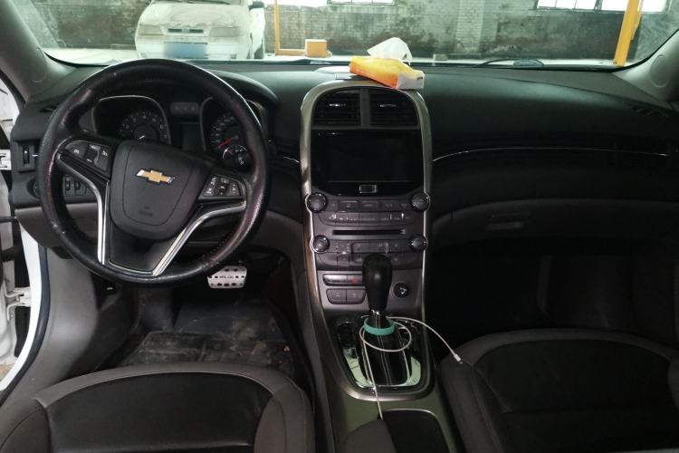 Used Chevrolet Malibu 2013 2.0L Automatic Luxury Edition Center Console