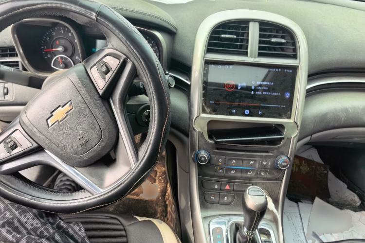 Used Chevrolet Malibu 2013 2.0L Automatic Luxury Edition Center Console