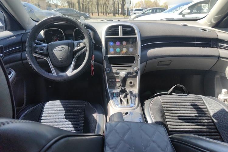 Used Chevrolet Malibu 2013 2.0L Automatic Luxury Edition Center Console