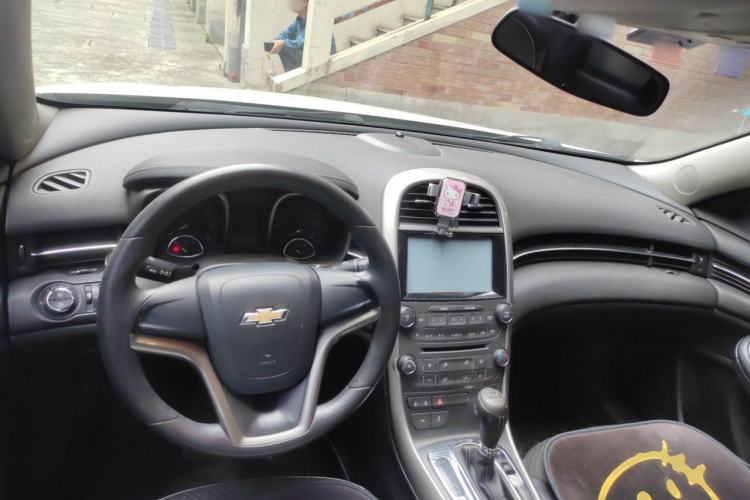 Used Chevrolet Malibu 2013 1.6T Automatic Comfort Edition Center Console