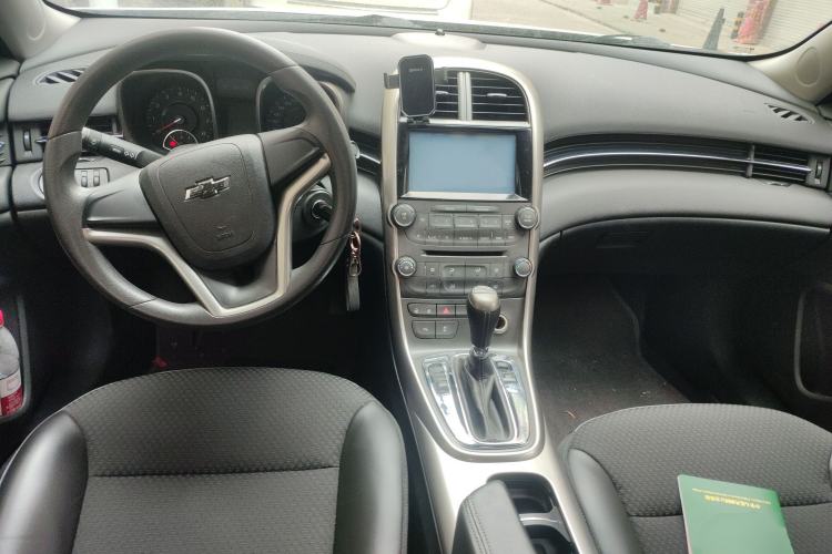 Used Chevrolet Malibu 2013 1.6T Automatic Comfort Edition Center Console
