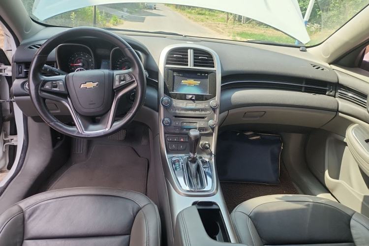 Used Chevrolet Malibu 2013 2.0L Automatic Luxury Edition Center Console