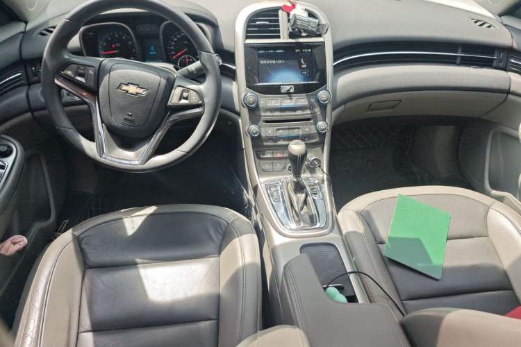 Used Chevrolet Malibu 2013 2.0L Automatic Luxury Edition Center Console