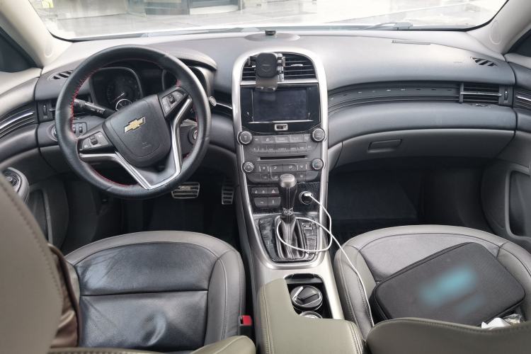 Used Chevrolet Malibu 2013 2.4L Automatic Luxury Edition Center Console