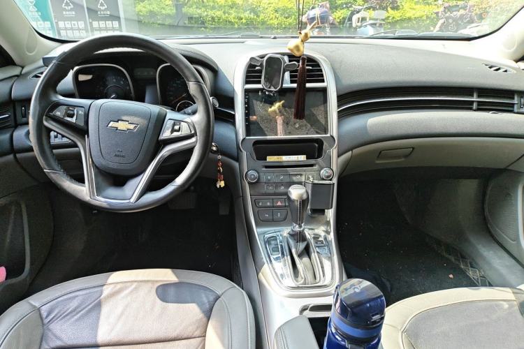 Used Chevrolet Malibu 2013 2.0L Automatic Luxury Edition Center Console