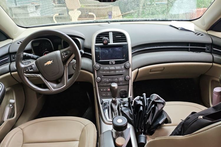 Used Chevrolet Malibu 2013 2.4L Automatic Luxury Edition Center Console