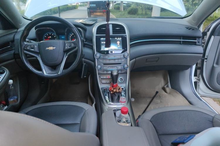 Used Chevrolet Malibu 2013 2.4L Automatic Luxury Edition Center Console