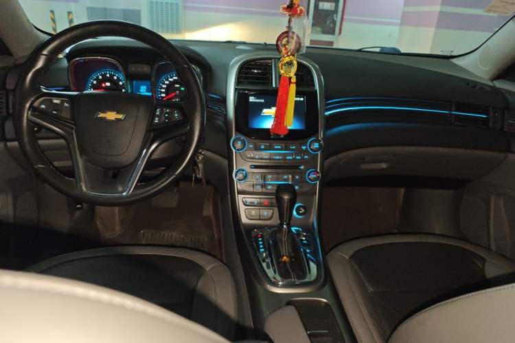 Used Chevrolet Malibu 2013 2.0L Automatic Luxury Edition Center Console