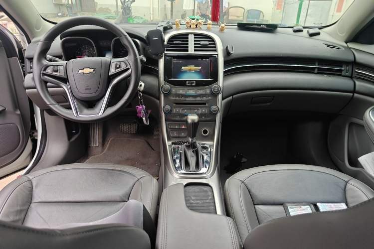 Used Chevrolet Malibu 2013 2.4L Automatic Luxury Edition Center Console