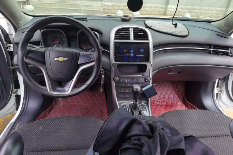 Used Chevrolet Malibu 2013 1.6T Automatic Comfort Edition Center Console
