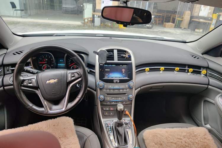 Used Chevrolet Malibu 2013 2.4L Automatic Luxury Edition Center Console