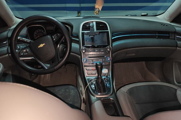 Used Chevrolet Malibu 2013 2.0L Automatic Luxury Edition Center Console
