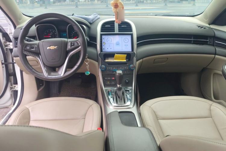 Used Chevrolet Malibu 2013 2.0L Automatic Luxury Edition Center Console