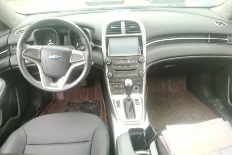 Used Chevrolet Malibu 2013 1.6T Automatic Comfort Edition Center Console