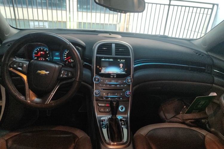 Used Chevrolet Malibu 2013 2.0L Automatic Luxury Edition Center Console