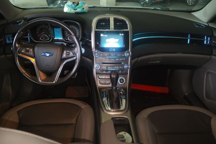Used Chevrolet Malibu 2013 2.0L Automatic Luxury Edition Center Console