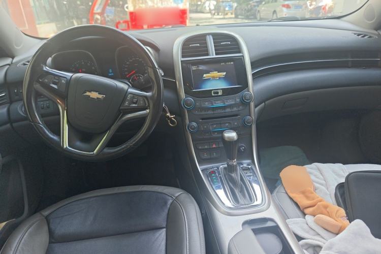 Used Chevrolet Malibu 2013 2.0L Automatic Luxury Edition Center Console