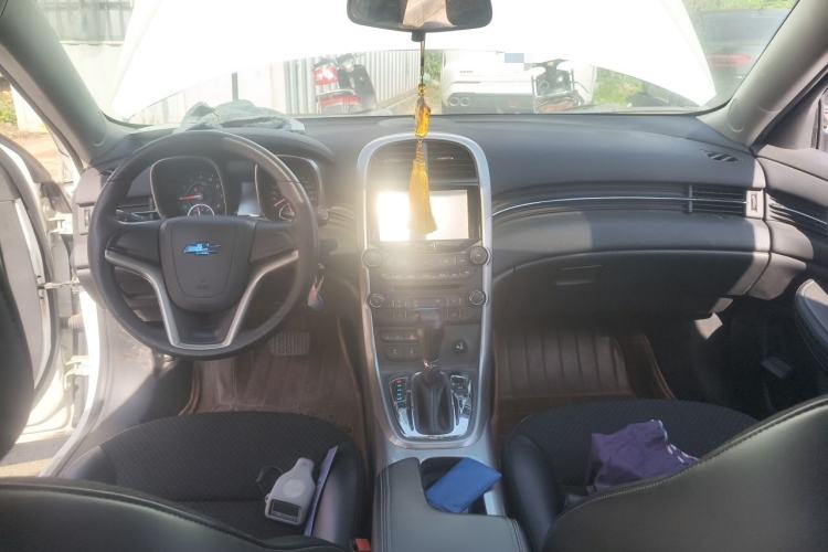 Used Chevrolet Malibu 2013 1.6T Automatic Comfort Edition Center Console