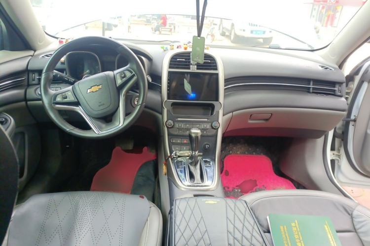 Used Chevrolet Malibu 2013 2.4L Automatic Luxury Edition Center Console