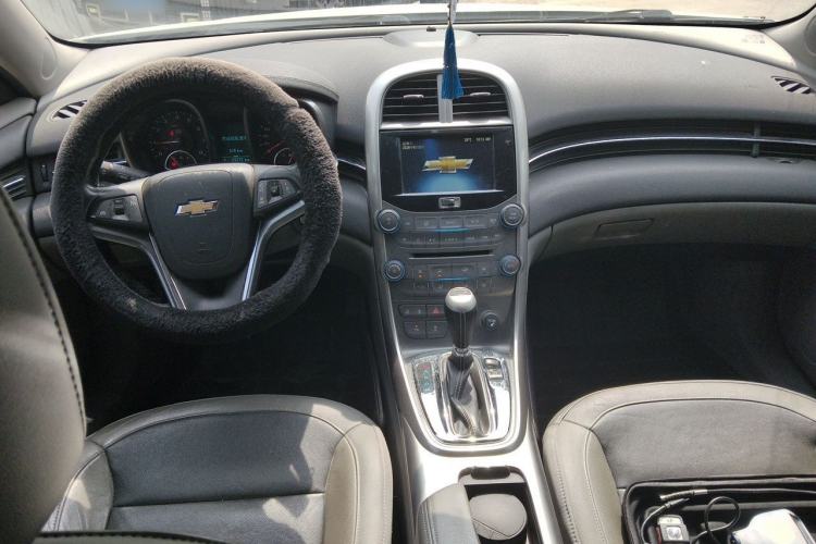 Used Chevrolet Malibu 2013 2.4L Automatic Luxury Edition Center Console