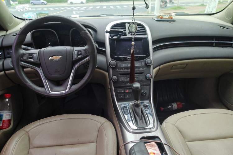 Used Chevrolet Malibu 2013 2.0L Automatic Luxury Edition Center Console
