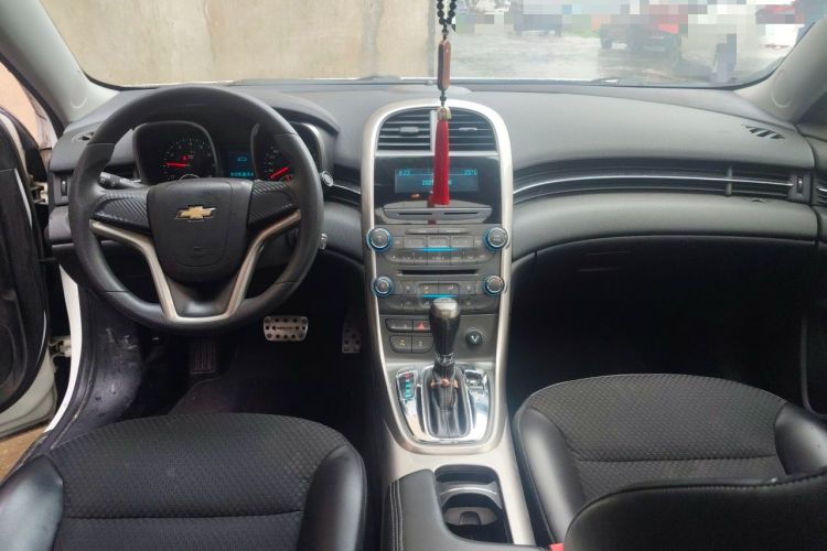 Used Chevrolet Malibu 2013 1.6T Automatic Comfort Edition Center Console