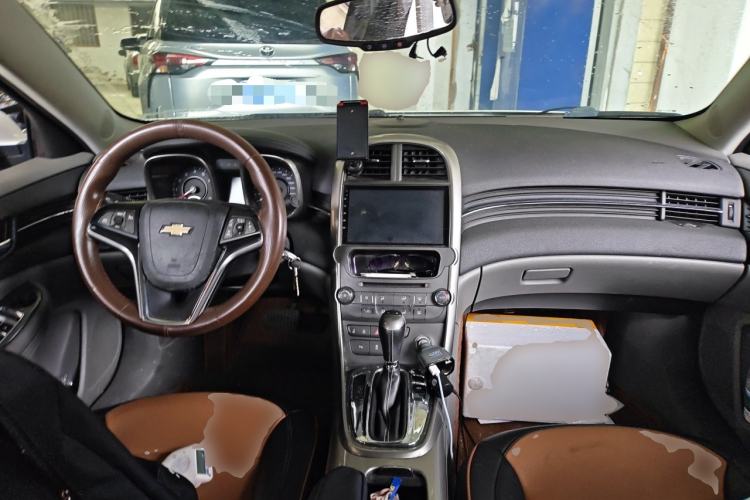 Used Chevrolet Malibu 2013 2.0L Automatic Luxury Edition Center Console