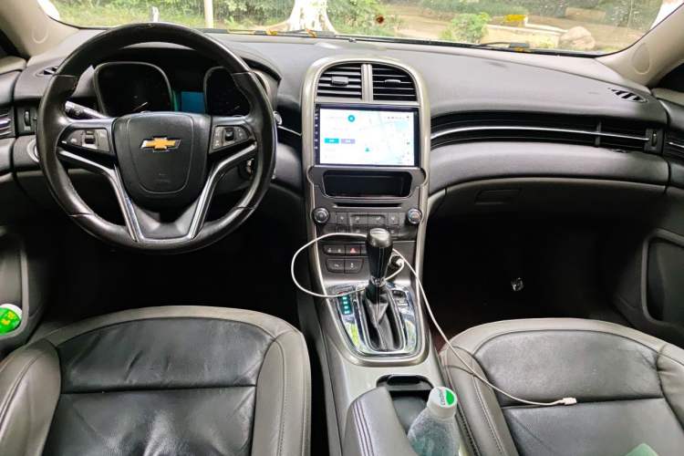 Used Chevrolet Malibu 2013 2.0L Automatic Luxury Edition Center Console