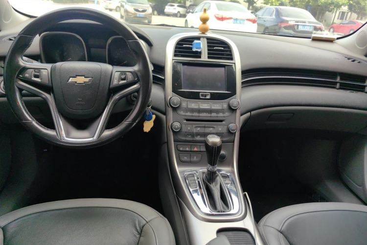 Used Chevrolet Malibu 2013 2.0L Automatic Luxury Edition Center Console