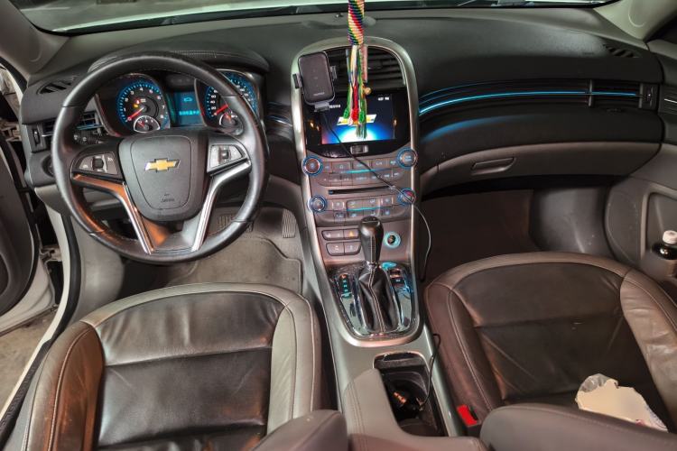 Used Chevrolet Malibu 2013 2.0L Automatic Comfort Edition Center Console