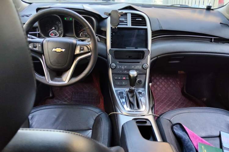 Used Chevrolet Malibu 2013 1.6T Automatic Luxury Edition Center Console