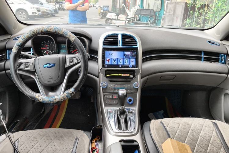 Used Chevrolet Malibu 2013 2.4L Automatic Luxury Edition Center Console
