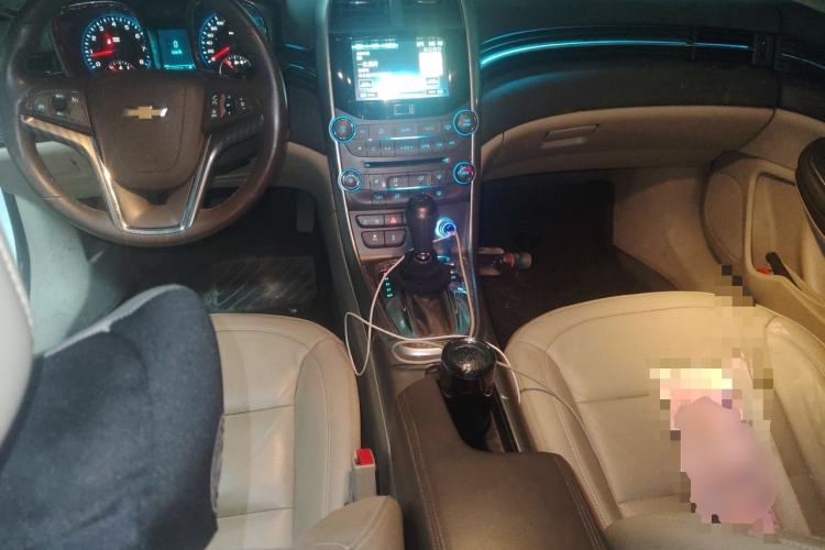 Used Chevrolet Malibu 2013 2.0L Automatic Luxury Edition Center Console