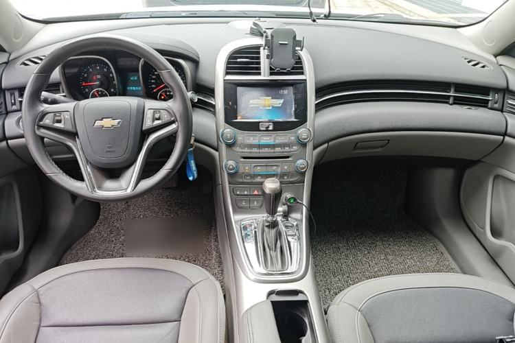Used Chevrolet Malibu 2013 2.0L Automatic Luxury Edition Center Console