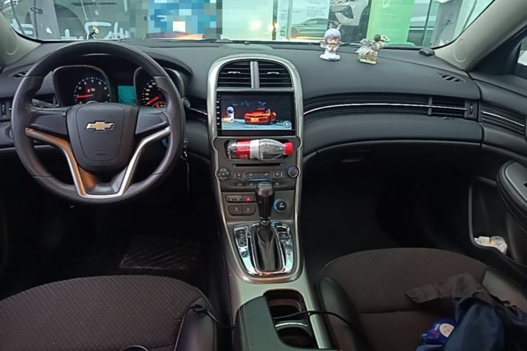 Used Chevrolet Malibu 2013 1.6T Automatic Comfort Edition Center Console