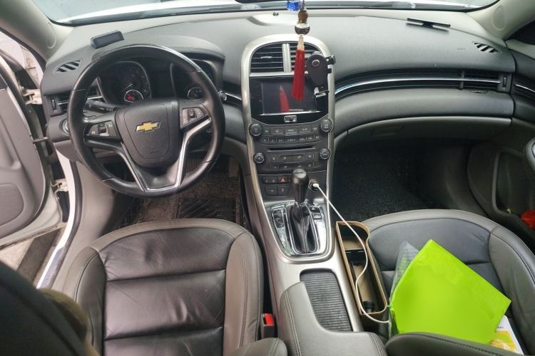Used Chevrolet Malibu 2013 2.0L Automatic Luxury Edition Center Console