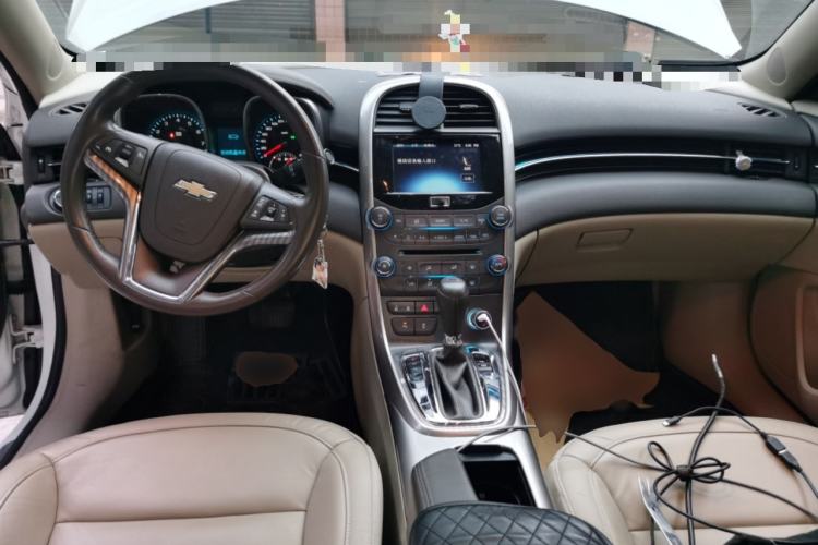 Used Chevrolet Malibu 2013 2.4L Automatic Luxury Edition Center Console