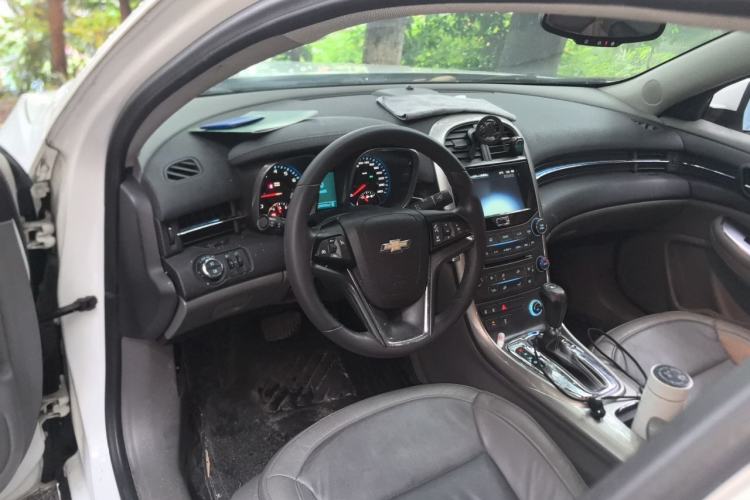 Used Chevrolet Malibu 2013 2.4L Automatic Luxury Edition Center Console