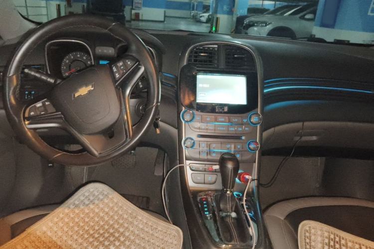 Used Chevrolet Malibu 2013 2.4L Automatic Luxury Edition Center Console