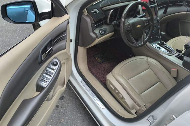 Used Chevrolet Malibu 2013 2.0L Automatic Comfort Edition Driver Seat