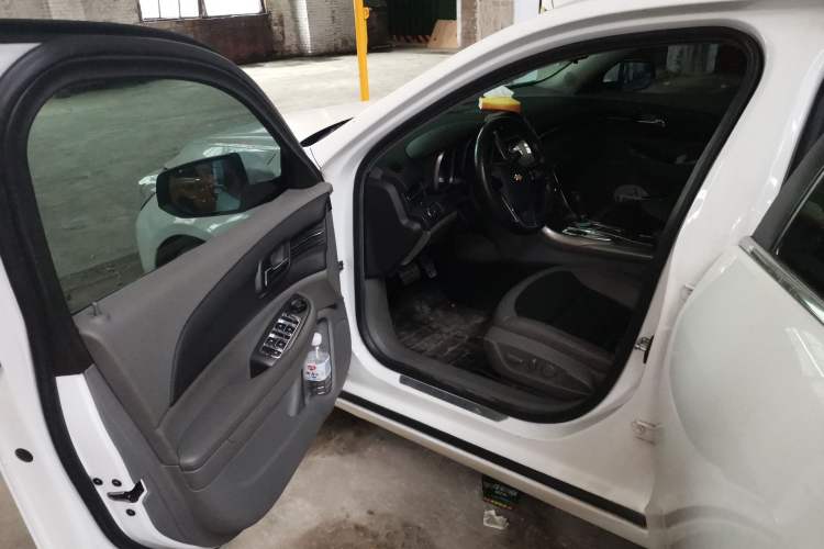 Used Chevrolet Malibu 2013 2.0L Automatic Luxury Edition Driver Seat