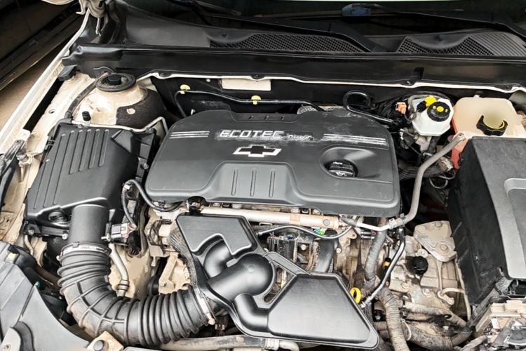 Used Chevrolet Malibu 2013 2.0L Automatic Comfort Edition Engine Bay