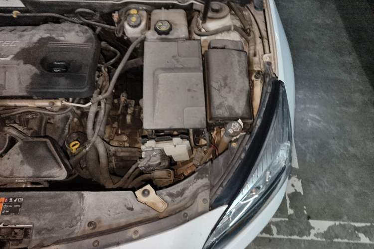 Used Chevrolet Malibu 2013 2.0L Automatic Comfort Edition Engine Bay Left