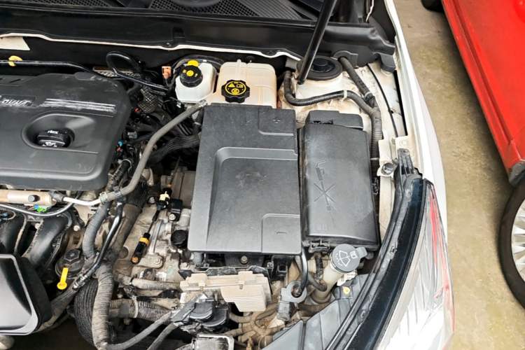Used Chevrolet Malibu 2013 2.0L Automatic Comfort Edition Engine Bay Left