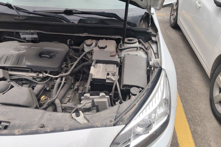 Used Chevrolet Malibu 2013 2.0L Automatic Luxury Edition Engine Bay Left