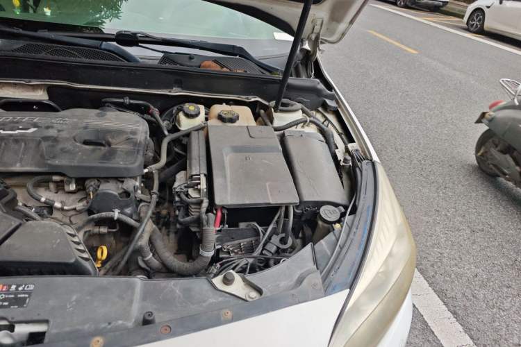 Used Chevrolet Malibu 2013 2.4L Automatic Luxury Edition Engine Bay Left