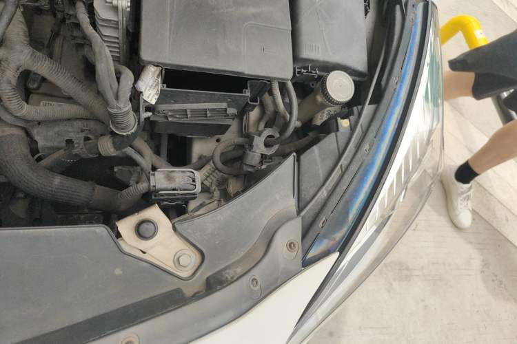 Used Chevrolet Malibu 2013 2.4L Automatic Luxury Edition Engine Bay Left