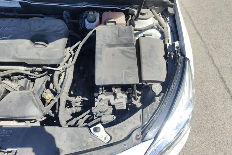 Used Chevrolet Malibu 2013 2.0L Automatic Luxury Edition Engine Bay Left