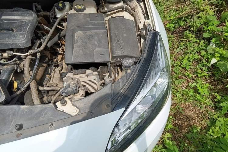 Used Chevrolet Malibu 2013 2.0L Automatic Luxury Edition Engine Bay Left